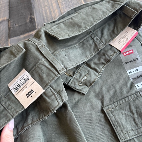 Levi's Women’s Green Cargo Pants - Picture 4 of 5